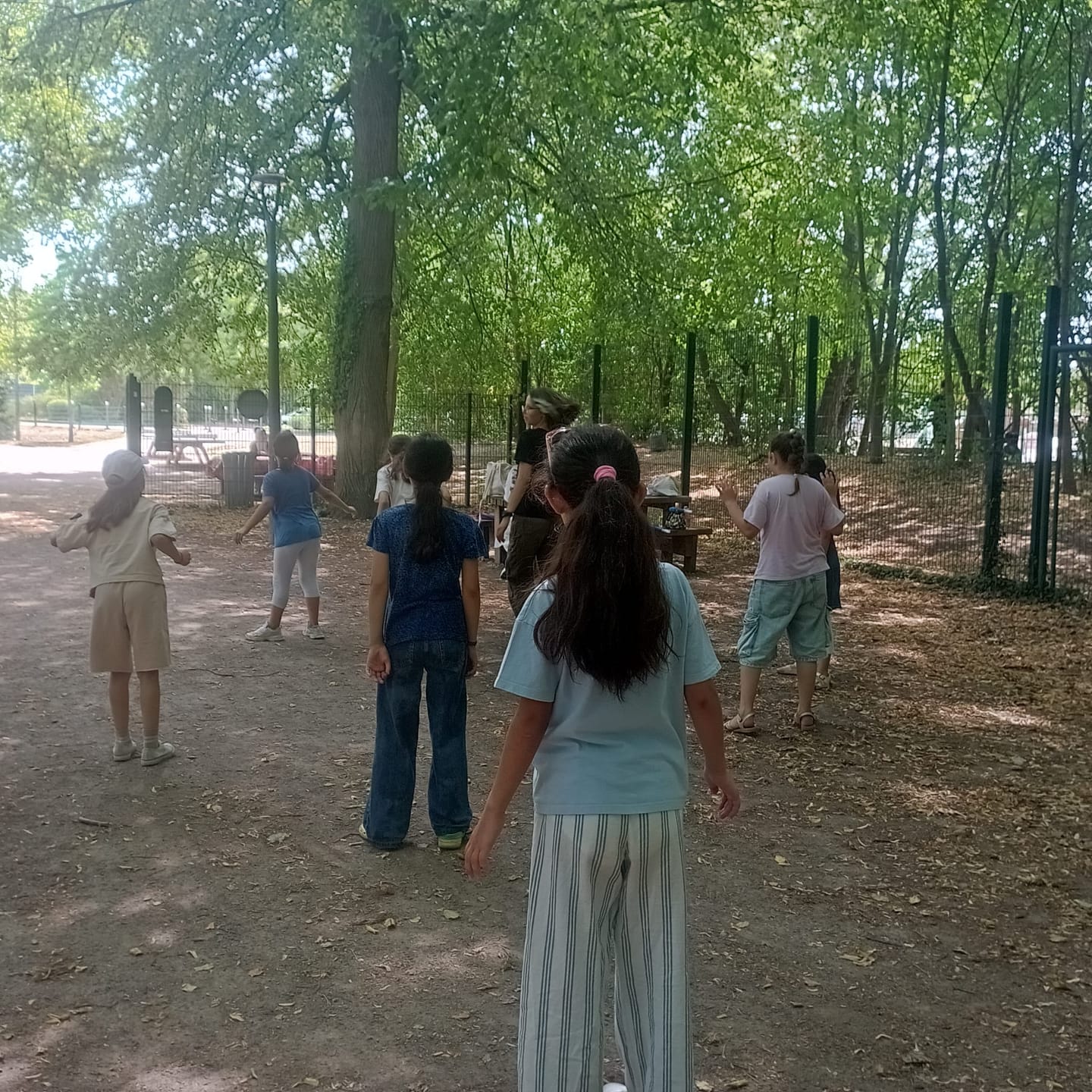Les enfants au Parc Friedel avant l'animation